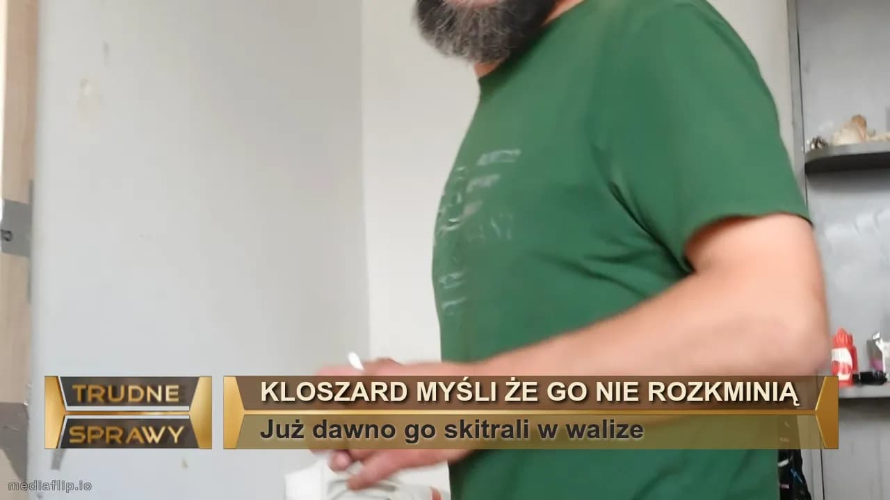 Kloszard myśli że go nie rozkminią
Już dawno go skitrali w walize